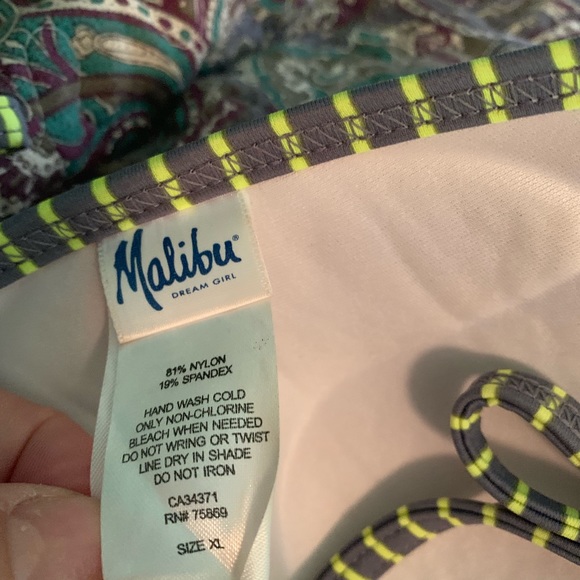 Beautiful bikini 👙 - Picture 2 of 5